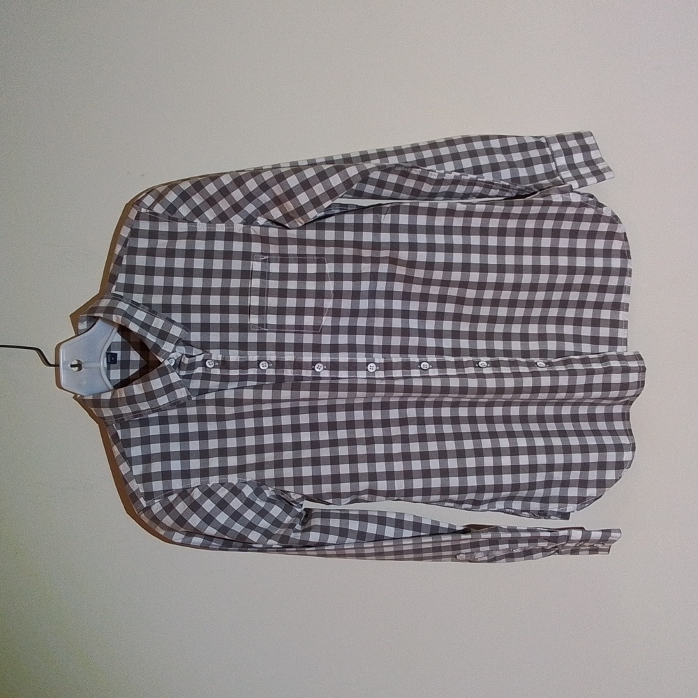 *Gap* women's gray/white-checked shirt